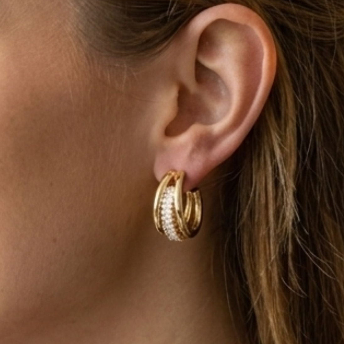 Pendientes Aro Triple Dorado con Circonitas Blancas | Acero Inoxidable Chapado Oro 14K