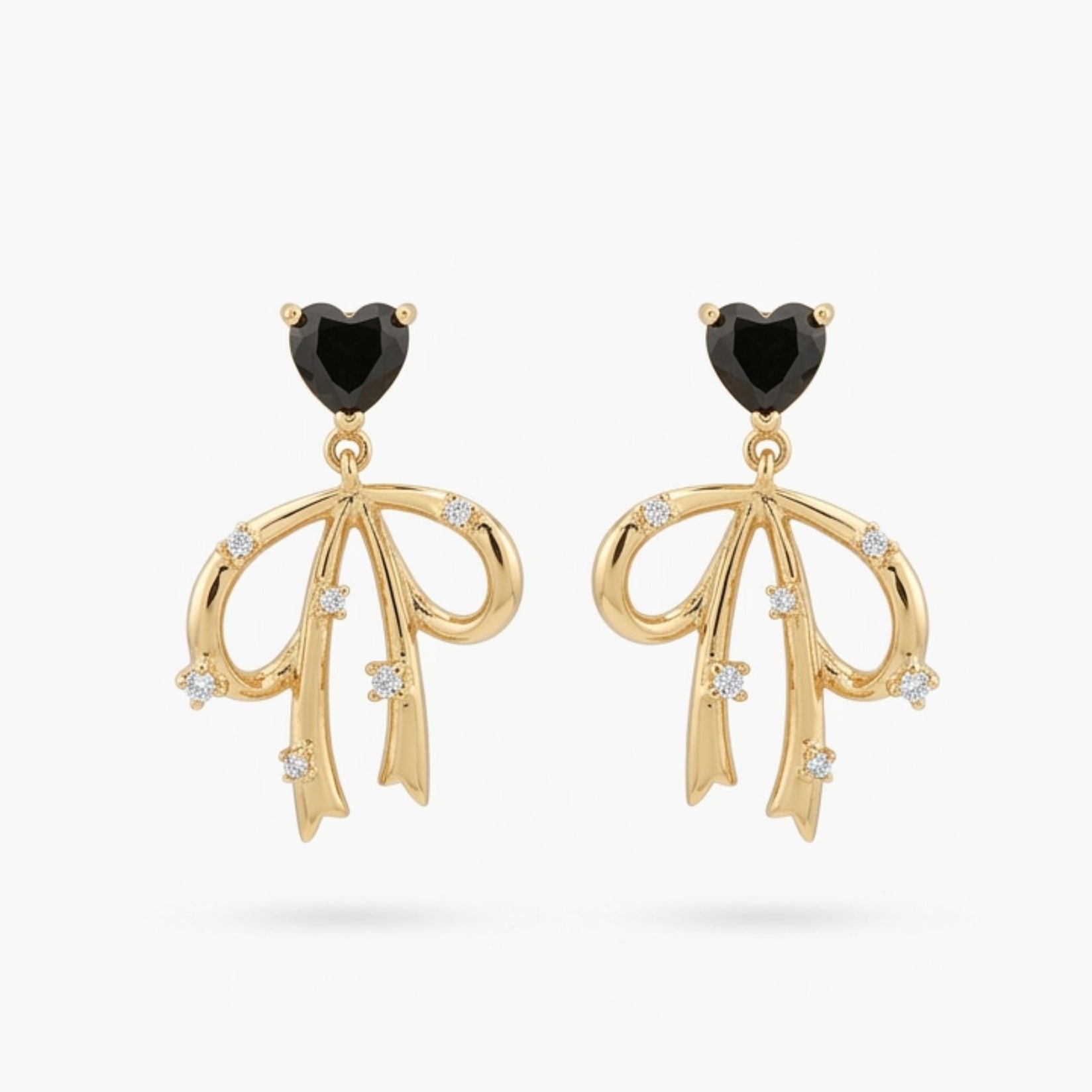 Pendientes Acero inoxidable dorado chapado oro 14ktes circonitas blancas engastadas diseño joyería osnor moda mujer 
