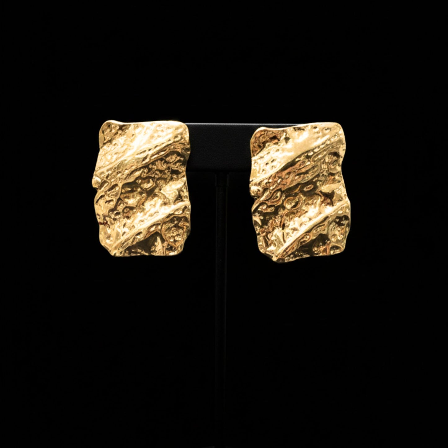 Pendientes Cuadrados Dorados Labrados | Acero Inoxidable Chapado Oro 14K