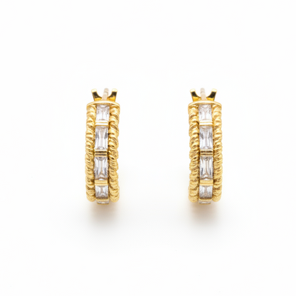 Pendientes aro dorado fondo blanco