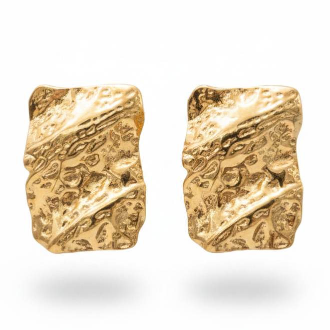 Pendientes dorados fondo blanco