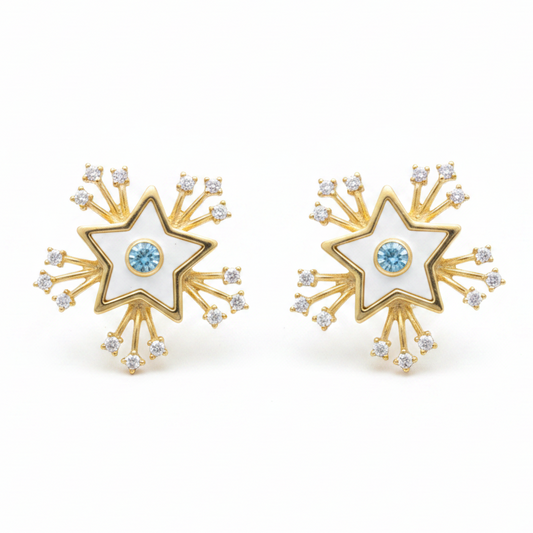 Pendientes estrella dorados sobre fondo blanco