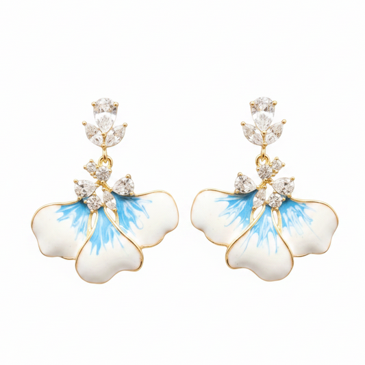 Pendientes flor esmalte azul fondo blanco