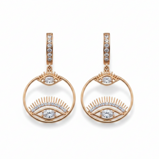 Pendientes ojo sobre fondo blanco