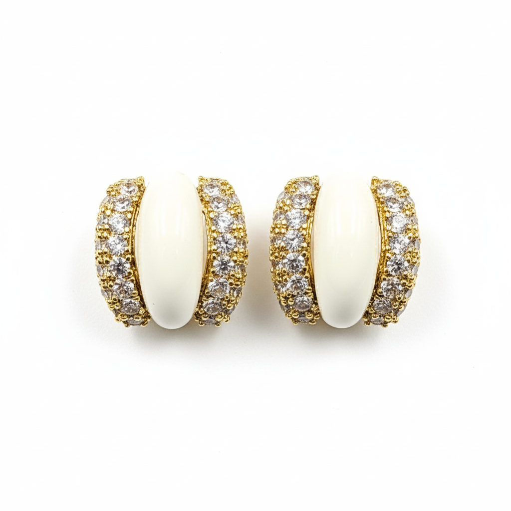 Pendientes sobre fondo blanco acero inoxidable dorado diseño joyeria osnor