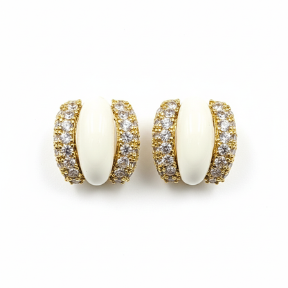 Pendientes sobre fondo blanco acero inoxidable dorado diseño joyeria osnor