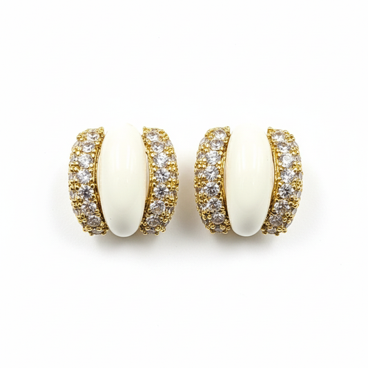 Pendientes sobre fondo blanco acero inoxidable dorado diseño joyeria osnor