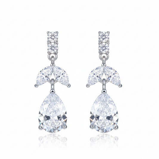 Pendientes sobre fondo blanco