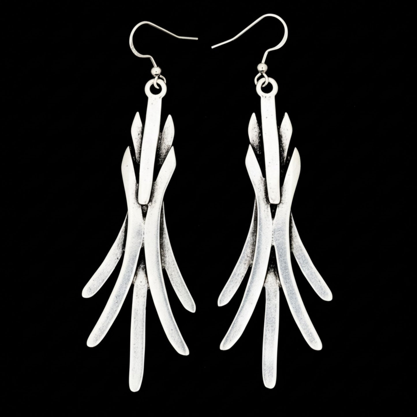 Pendientes zamak largos plateados con cierre hippie visible - Joyería Osnor Zamak