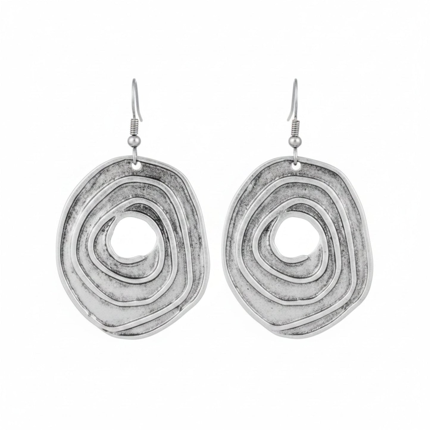 Pendientes Zamak Plateado Espiral Concéntrica Texturizada Cierre Hippie. Joyeria Osnor
