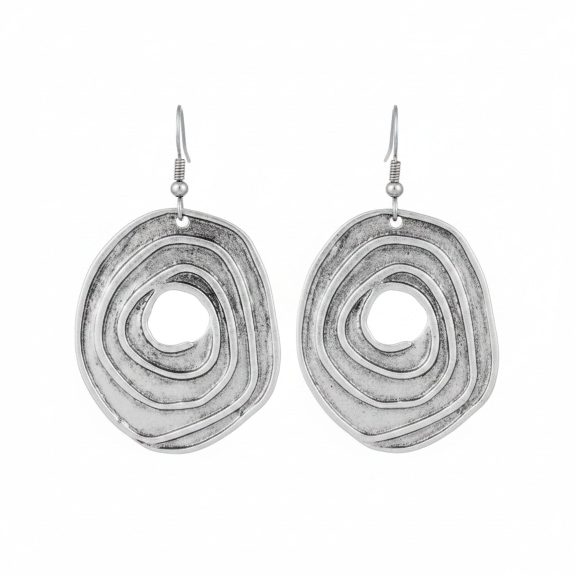 Pendientes Zamak Plateado Espiral Concéntrica Texturizada Cierre Hippie. Joyeria Osnor