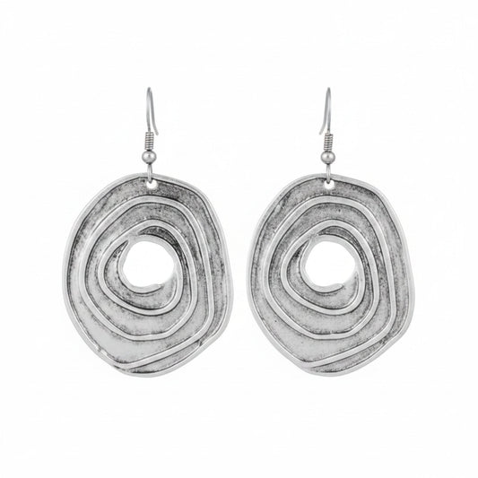 Pendientes Zamak Plateado Espiral Concéntrica Texturizada Cierre Hippie. Joyeria Osnor