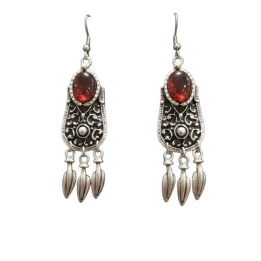 Pendientes Étnicos de Zamak con Circonita Roja y Flecos - Estilo Boho. Joyeria Osnor