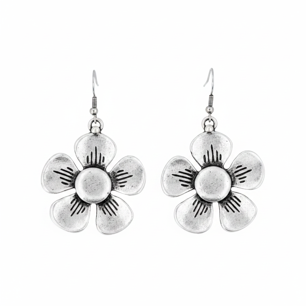 chica luciendo pendiente de flor exclusivo joyeria osnor zamak