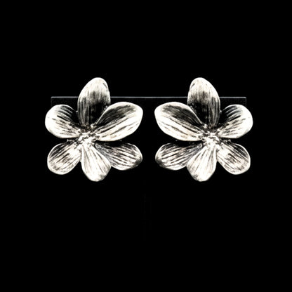 Pendientes Flor Relieve Envejecido Zamak Plateado | Joyería Osnor