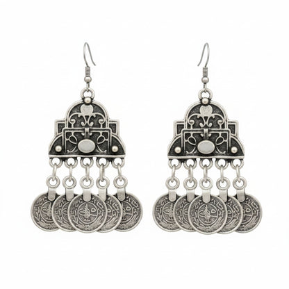 Pendientes Zamak Plateado Chandelier con Arabescos y Monedas Grabadas Étnicas Cierre Hippie. Joyeria Osnor
