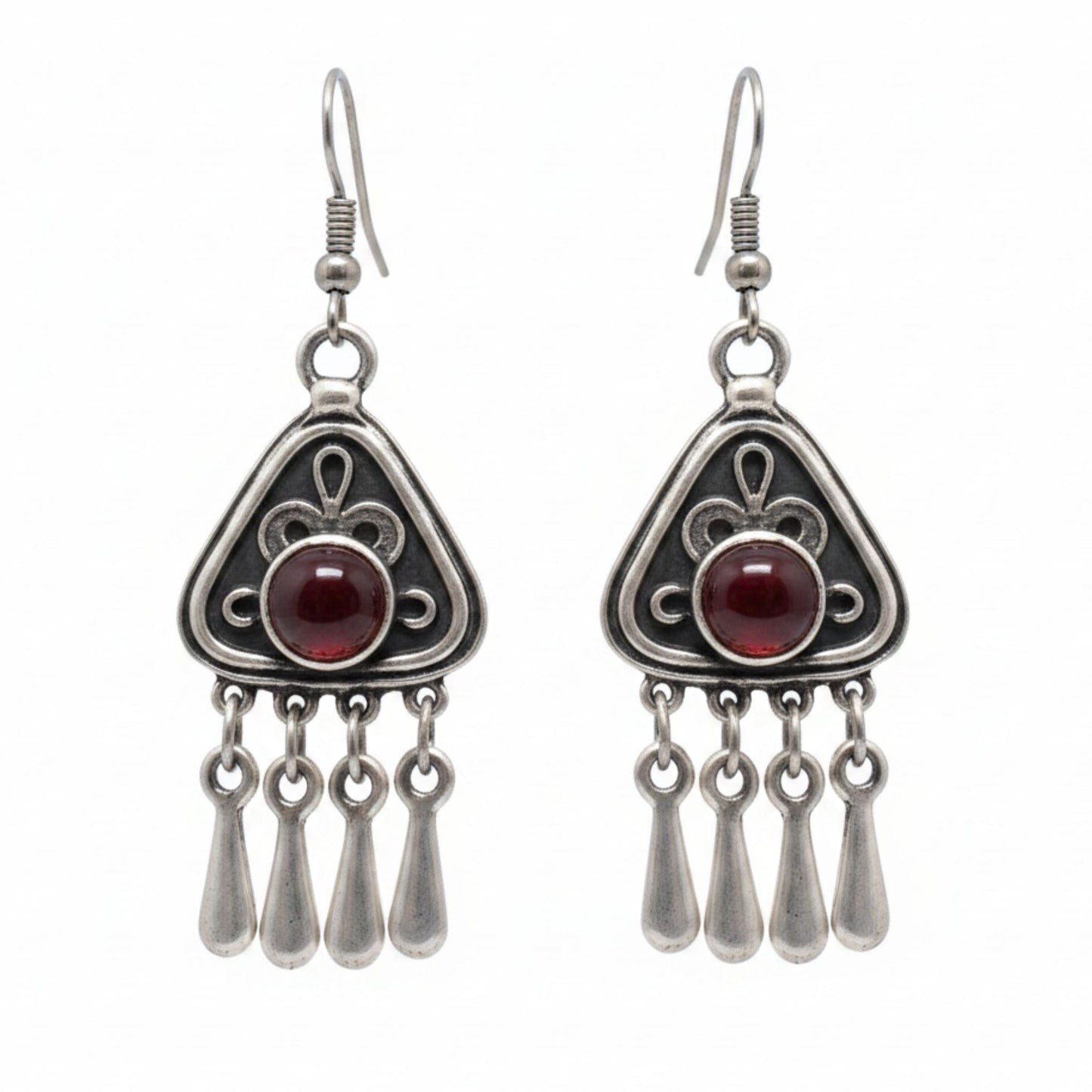 Pendientes triangulares Zamak Hipoalergénico con circonita roja y flecos cierre hippie- Joyería Osnor