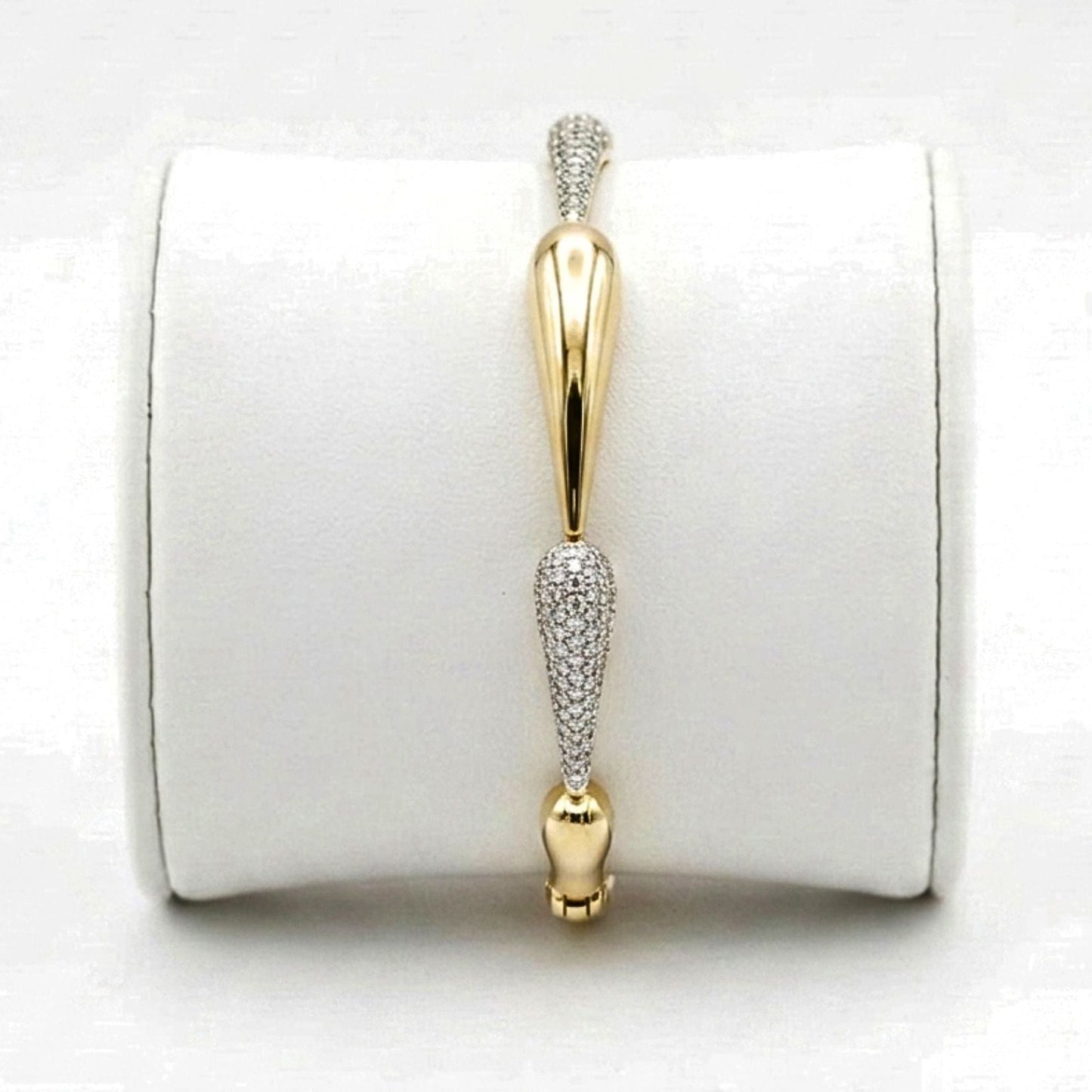 Pulsera acero inoxidable dorado chapado oro 14ktes circonitas blancas engastadas diseño joyería osnor moda mujer 