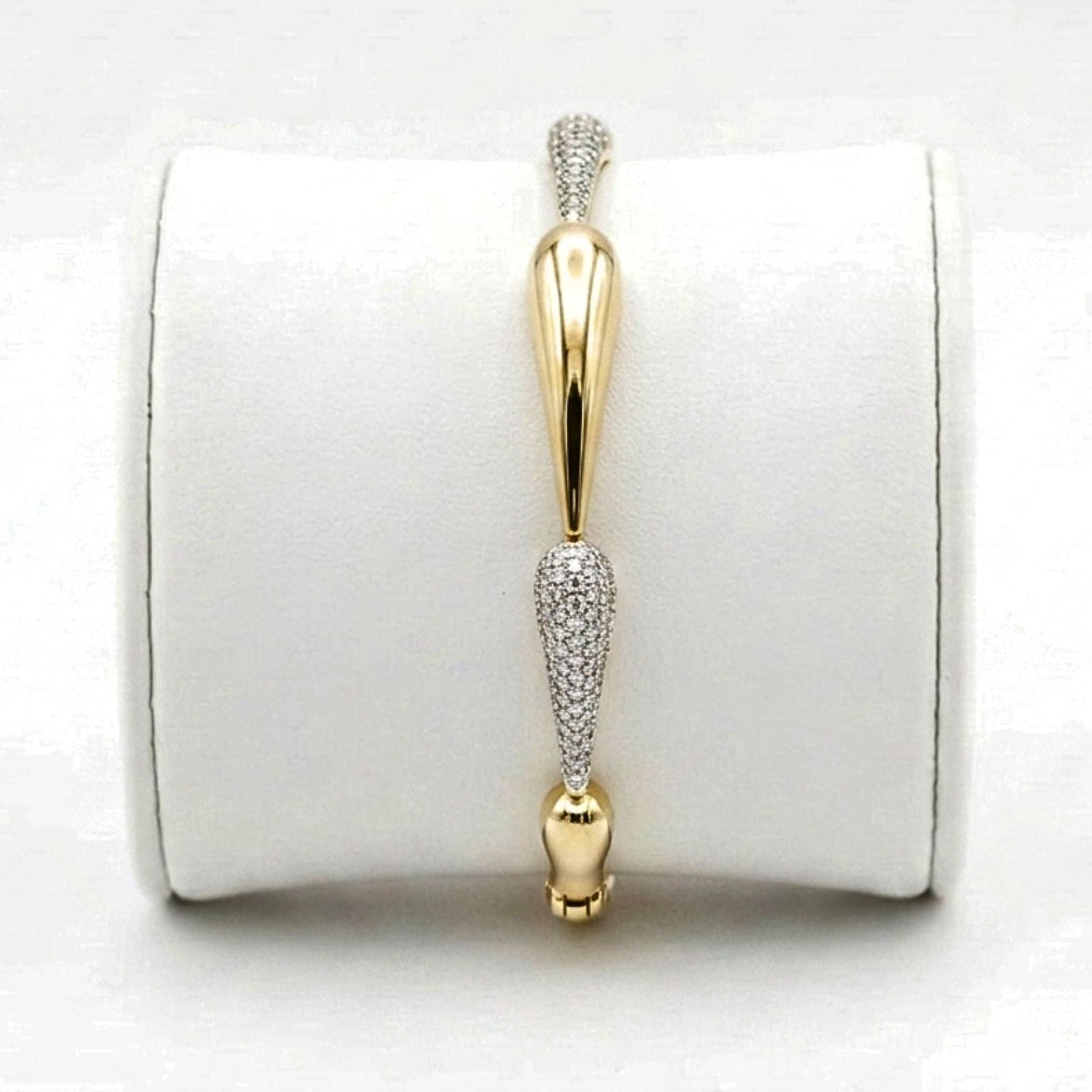 Pulsera acero inoxidable dorado chapado oro 14ktes circonitas blancas engastadas diseño joyería osnor moda mujer 