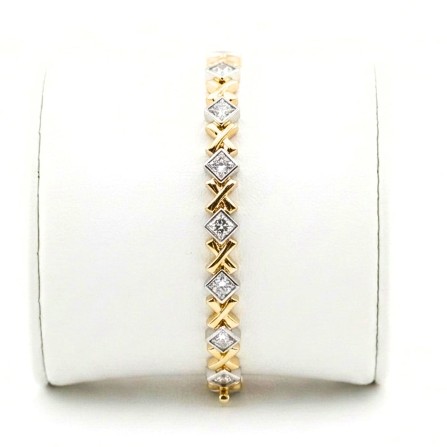 Pulsera acero inoxidable dorado chapado oro 14ktes circonitas blancas engastadas diseño joyería osnor moda moderno elegante boda fiesta glamour lujo 