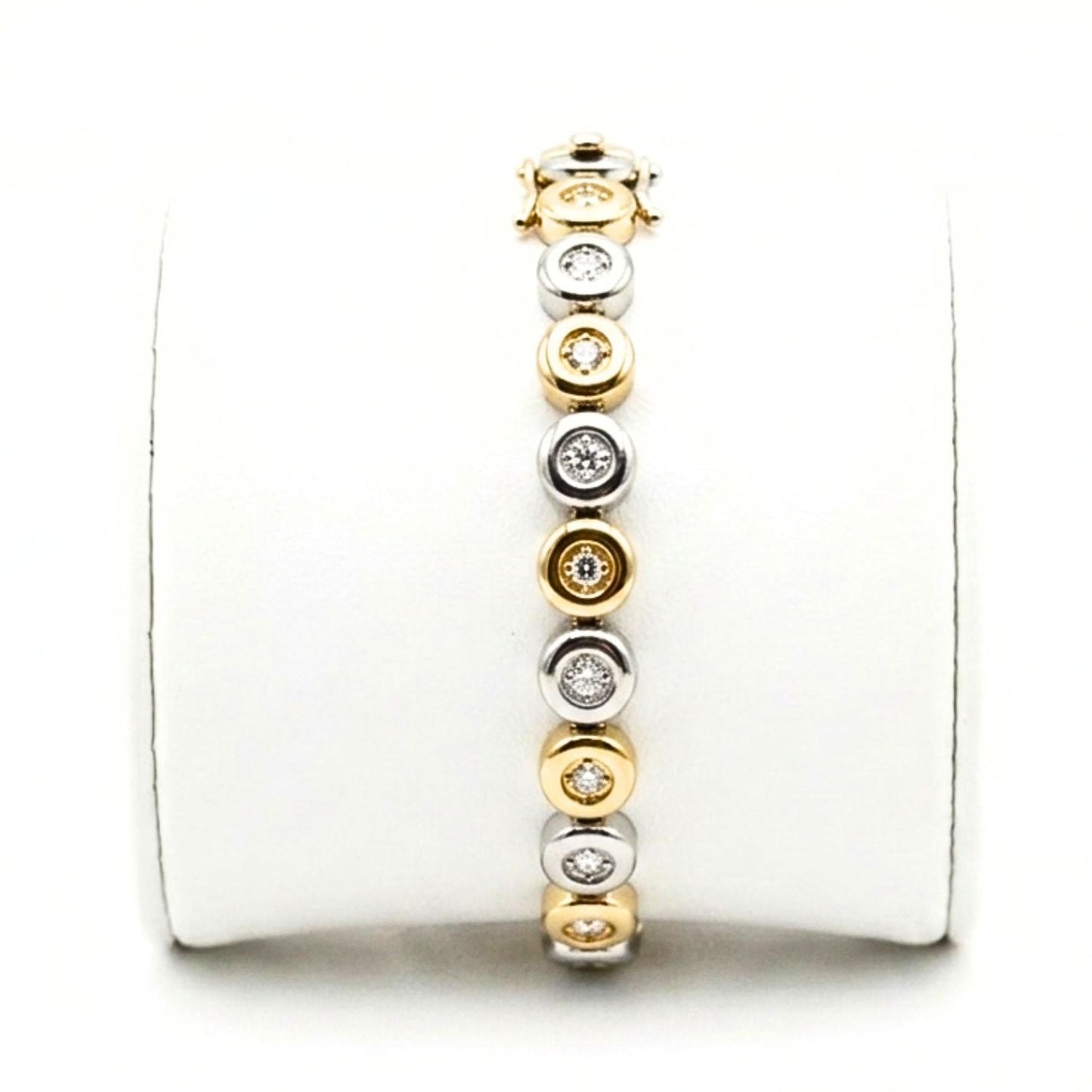 Pulsera acero inoxidable dorado chapado oro 14ktes circonitas blancas engastadas diseño joyería osnor moda moderno elegante boda fiesta glamour lujo 