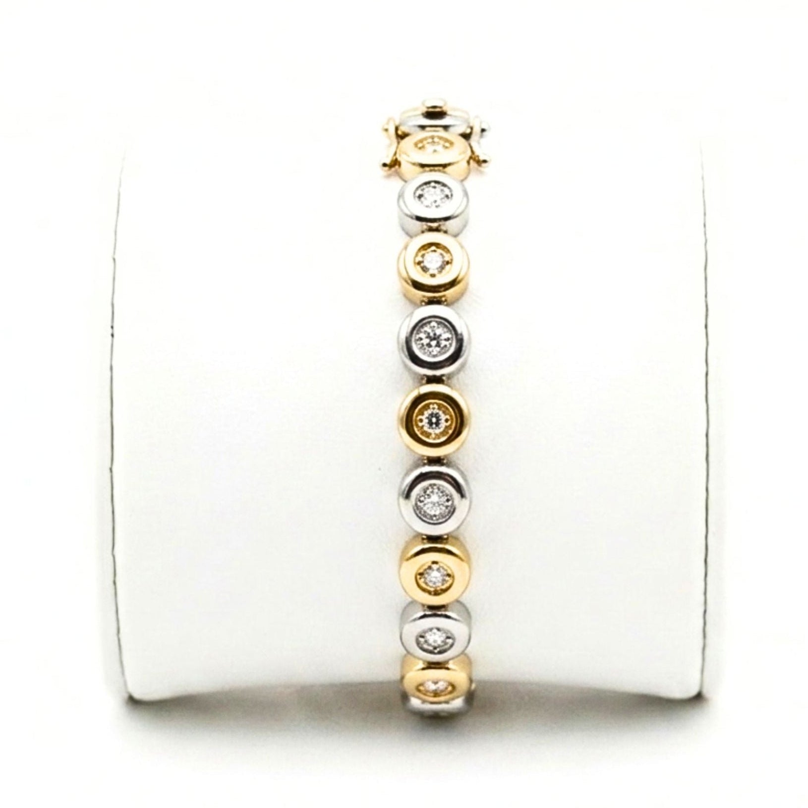 Pulsera acero inoxidable dorado chapado oro 14ktes circonitas blancas engastadas diseño joyería osnor moda moderno elegante boda fiesta glamour lujo 