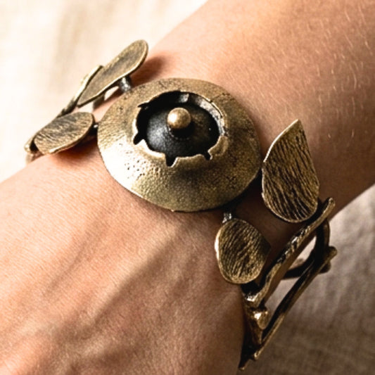 mano de mujer bronce dorado envejecido escultura diseño joyeria osnor zamak