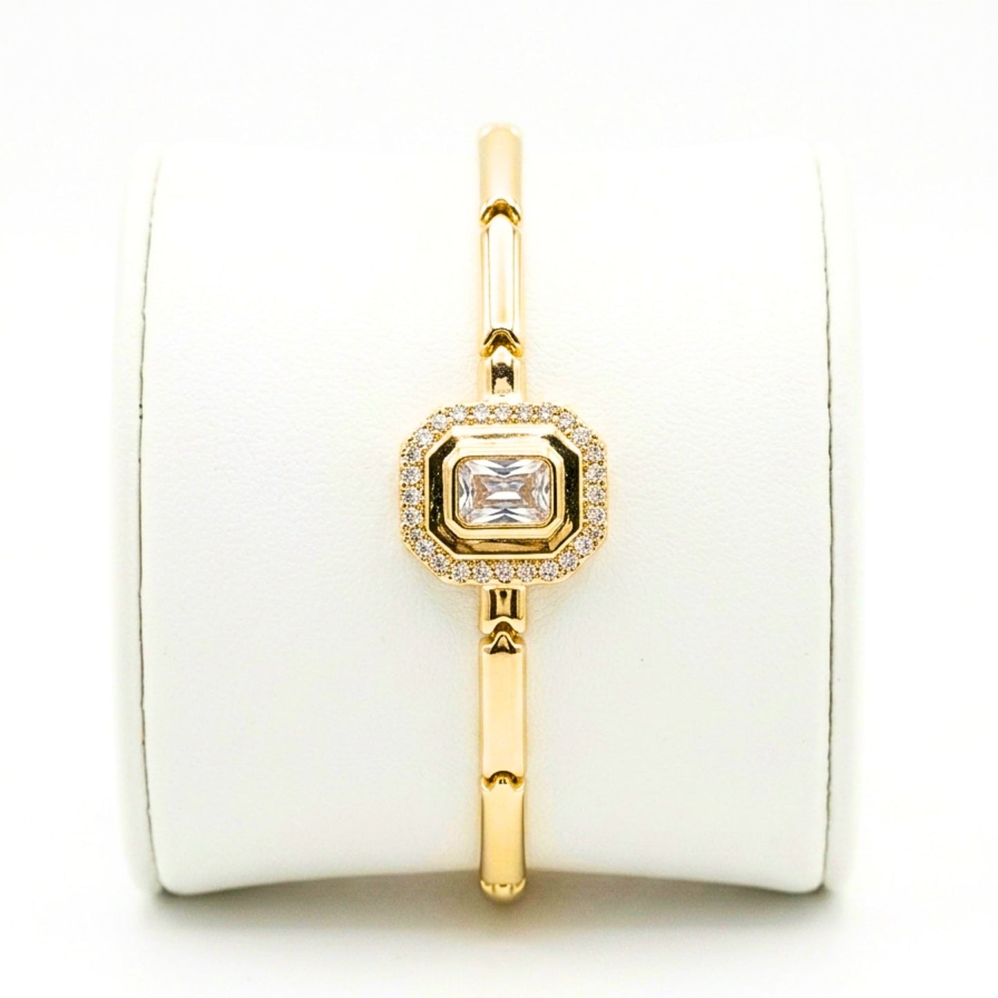 Pulsera acero inoxidable dorado chapado oro 14ktes circonitas blancas engastadas diseño joyería osnor moda moderno elegante boda fiesta glamour lujo 