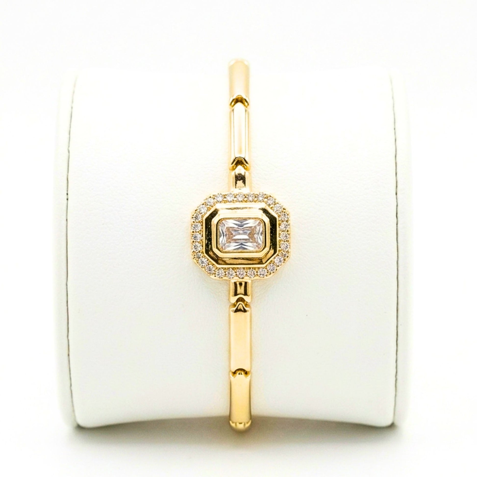 Pulsera acero inoxidable dorado chapado oro 14ktes circonitas blancas engastadas diseño joyería osnor moda moderno elegante boda fiesta glamour lujo 