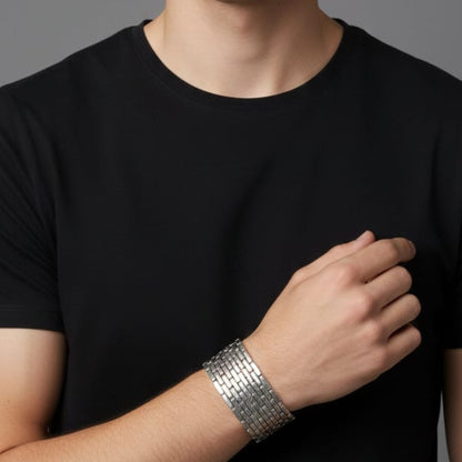 Pulsera brazalete Zamak elástica hipoalergénica Joyería Osnor - Modelo hombre