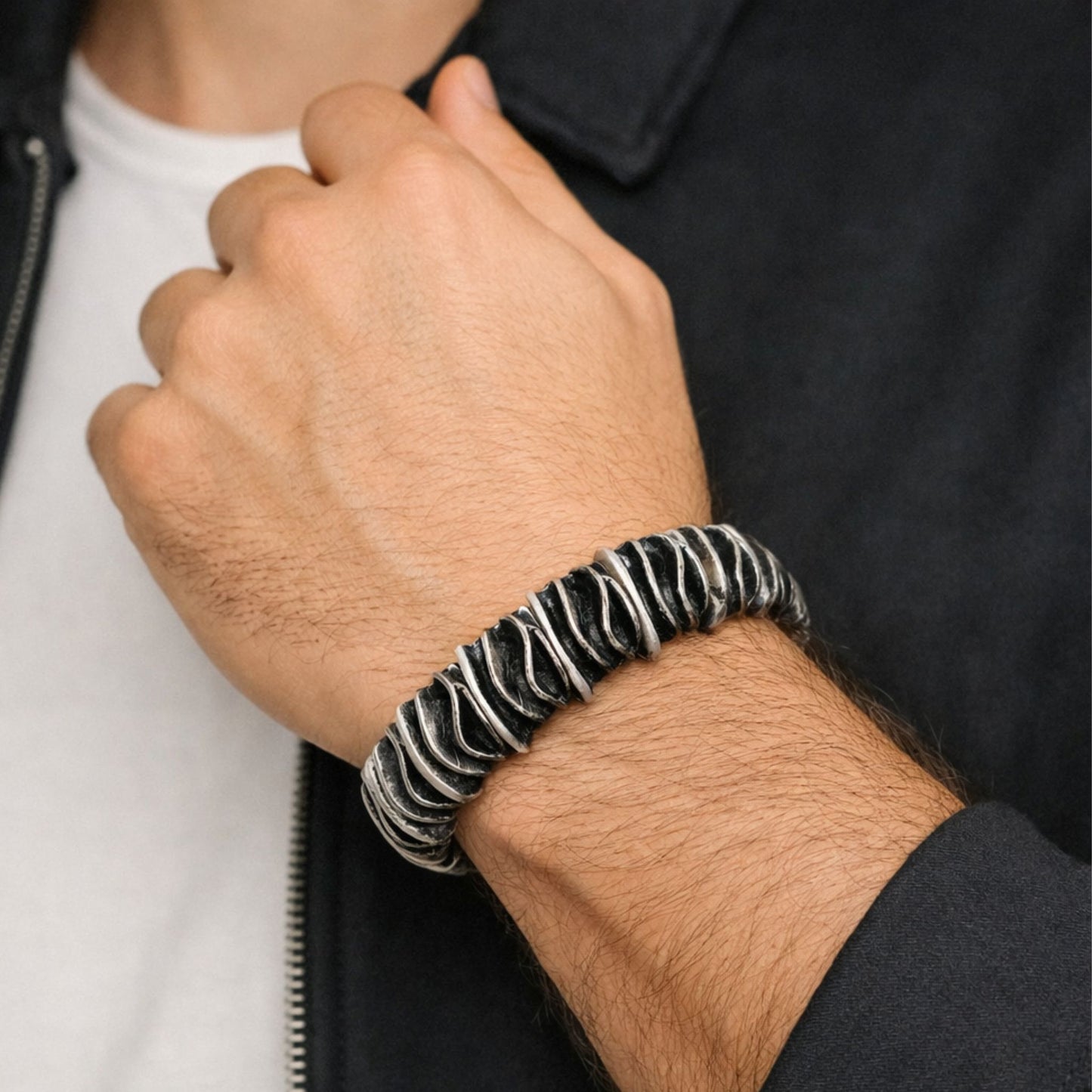 Hombre Luciendo Pulsera Brazalete Zamak Diseño Arcos 25mm Unisex Joyeria Osnor