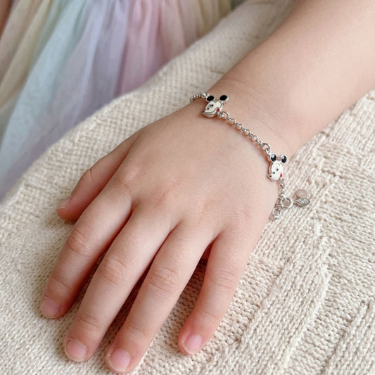 Niñ@ Luciendo Pulsera Infantil Plata Caras de Mickey Esmalte Blanco y Negro. Joyeria Osnor