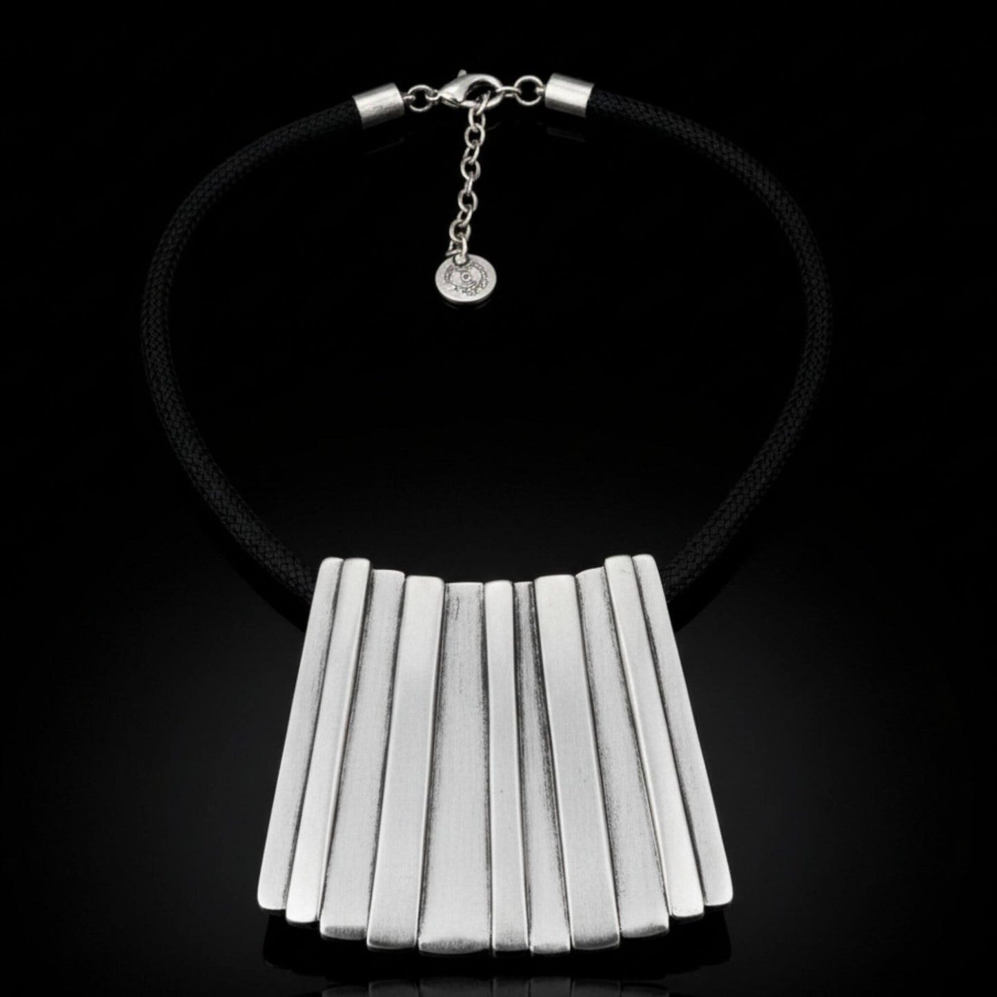 COLLAR ZAMAK REJILLA NEGRA