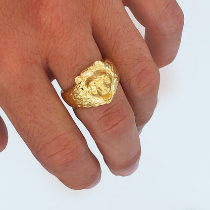 18K SELLO ORO AMARILLO LEON TALLADO ANCHO TOTAL 17 MM